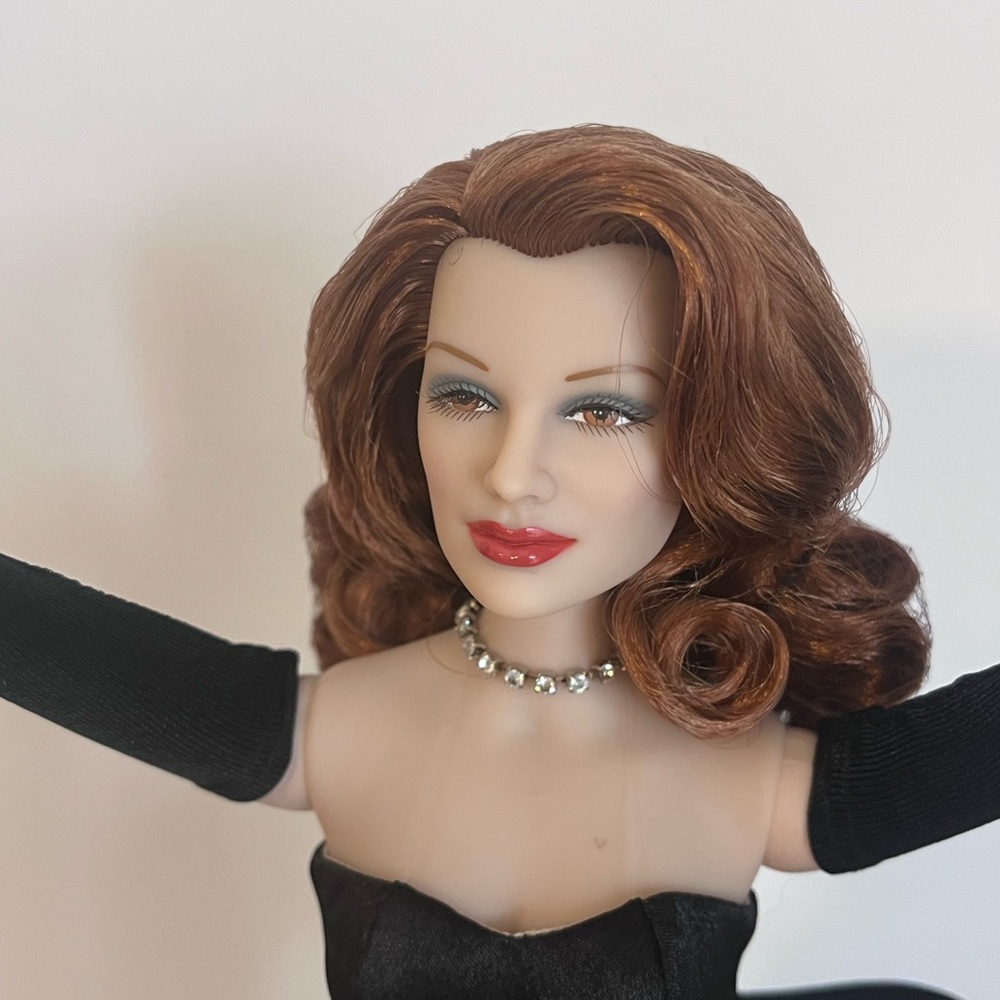 ❤️🖤RITA HAYWORTH as GILDA, 14.5” Vinyl Fashion Doll. FAO SCHWARTZ. EUC. ❤️🖤 - Picture 7 of 16